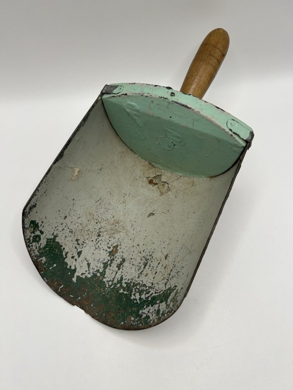 Primitive Galvanized Metal Coal Ash Feed Grain Scoop Wood Handle Vintage - Picture 11 of 16